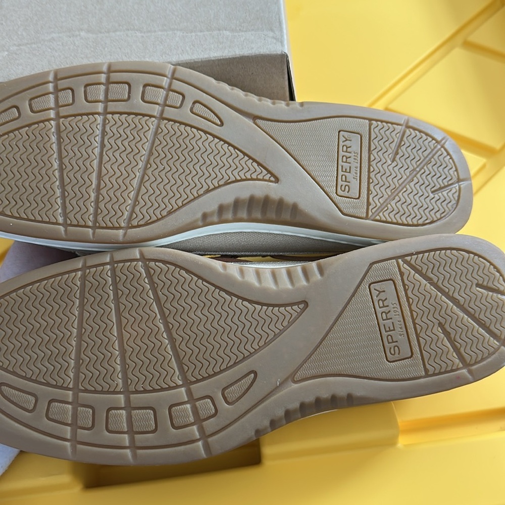 New in box Sperrys - Picture 4 of 4